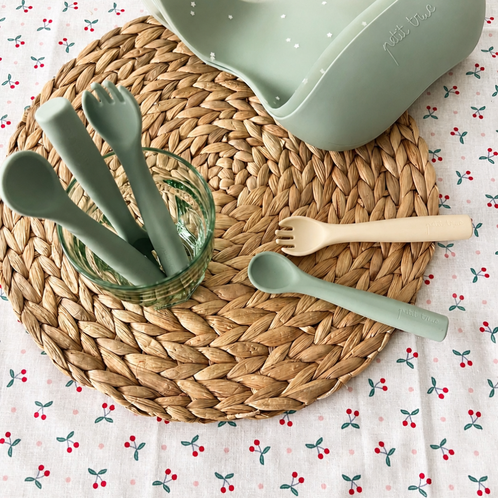 cuillère fourchette petit croc avocado lifestyle.webp